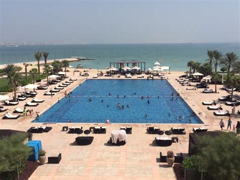 St Regis Doha pool – Head for Points