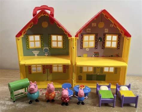 PEPPA PIG FOLD-N-CARRY Playset Yellow House with 4 Figures & Furniture ...