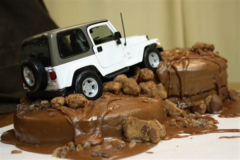 The Traveling Spoon: Dabbling in Decorating: Jeep Cake