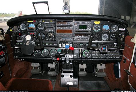 Piper Seneca II Cockpit