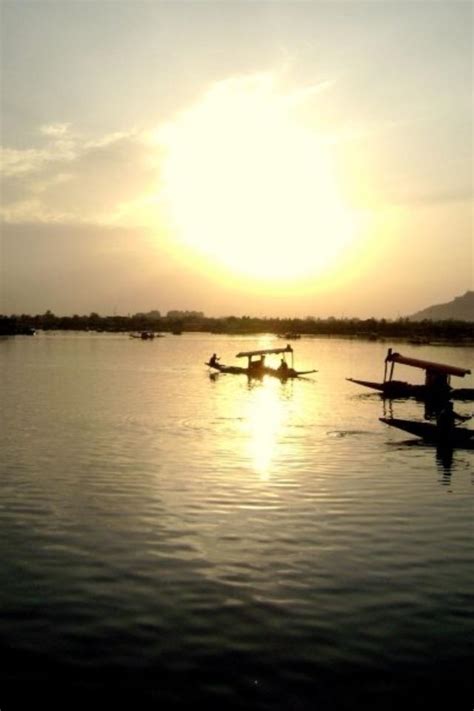 Dal lake, Srinagar : r/india