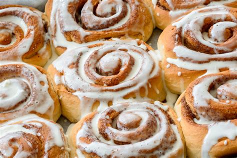 The Best Cinnamon Rolls With Vanilla Frosting – Grupo Canela