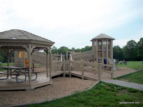 Eisenhower School, Bridgewater NJ - Your complete guide to NJ Playgrounds