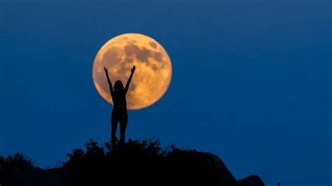 Moon Gazing Meditation से ऐसे दूर करें स्ट्रेस, जानिए इसके फायदे | moon ...