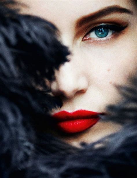 Top 20 Magical Red Lipstick Makeup Looks - Pretty Designs