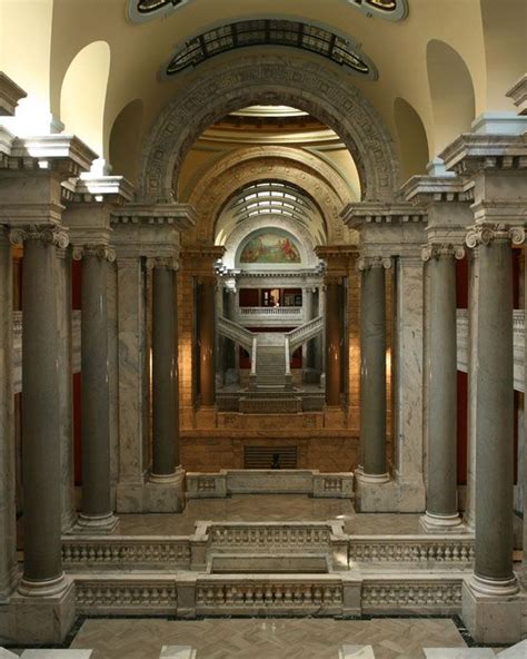 Learn about the history and art of the Kentucky State Capitol building ...