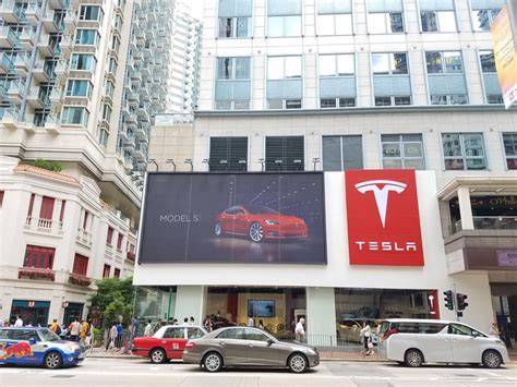 Tesla．Wanchai Showroom, Hong Kong – Paragon Lighting