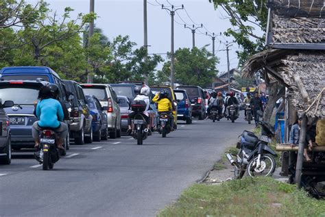 Conjested, Tanjung Pasir 12/12 | influx of cars, motorcycles… | Flickr