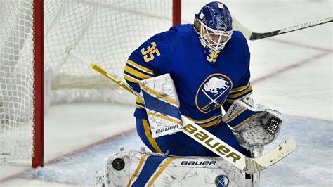 Former Buffalo Sabres goalie Linus Ullmark signs with Boston Bruins