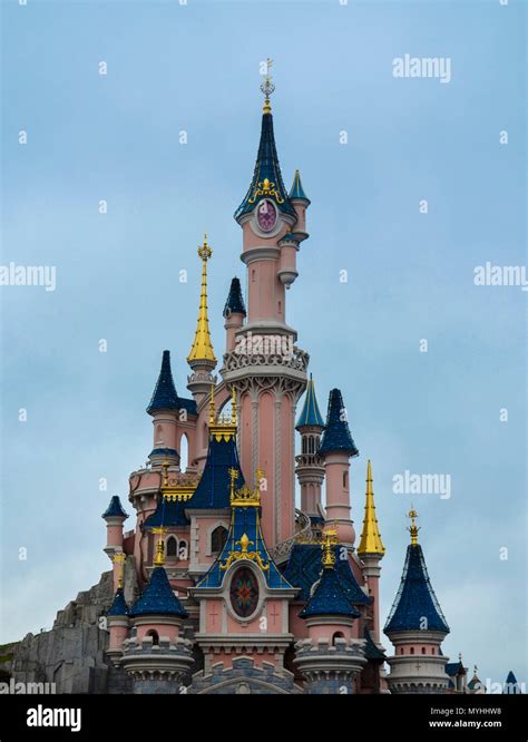 Disney cartoon hi-res stock photography and images - Alamy