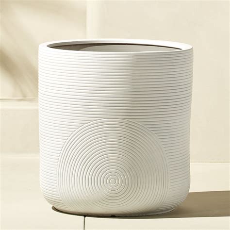 Zen Large White Planter + Reviews | CB2 | Blumentöpfe aus ton, Große pflanzgefäße, Pflanzgefäße