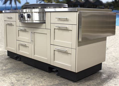 Mobile Outdoor Kitchens | Brown Jordan Outdoor Kitchens