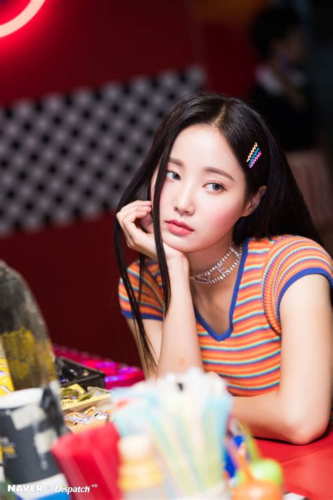 Momoland Yeonwoo BAAM Dispatch J Pop, Kpop Girl Groups, Korean Girl Groups, Kpop Girls, Daisy ...