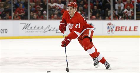 Dylan Larkin 'bringing it' for Detroit Red Wings in rookie year