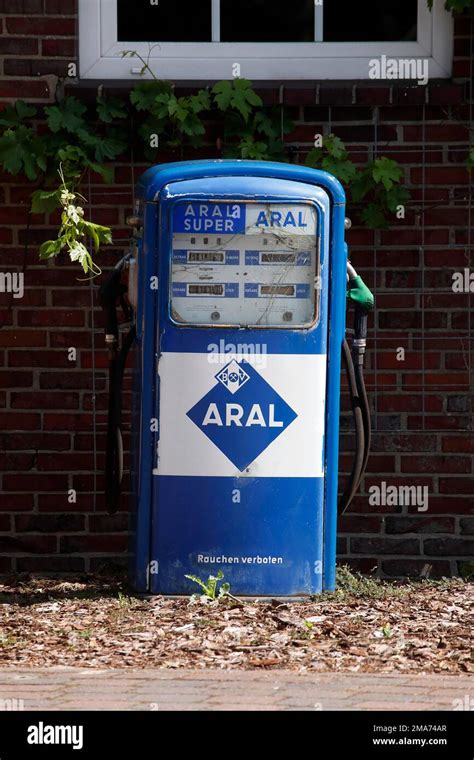 Aral tankstelle aral logo alt -Fotos und -Bildmaterial in hoher Auflösung – Alamy