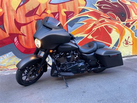 2019 Harley-Davidson Street Glide Special is a matte-black throwback - CNET