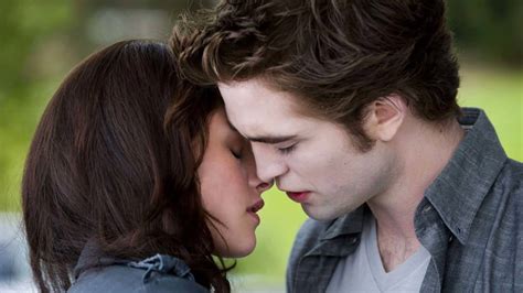 Top 20 Teen Movie Kisses That We Can't Forget!