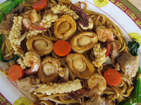 Sumptuous Flavours: Chinese New Year Dish : Longevity Noodles 长寿面