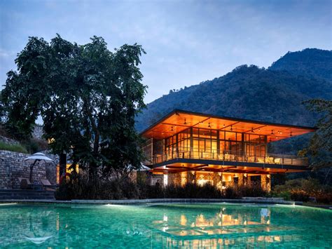 8 gorgeous hotels in Rishikesh right by the Ganga