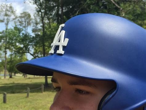 Dodgers unveil raised, 3D helmet logos | theScore.com