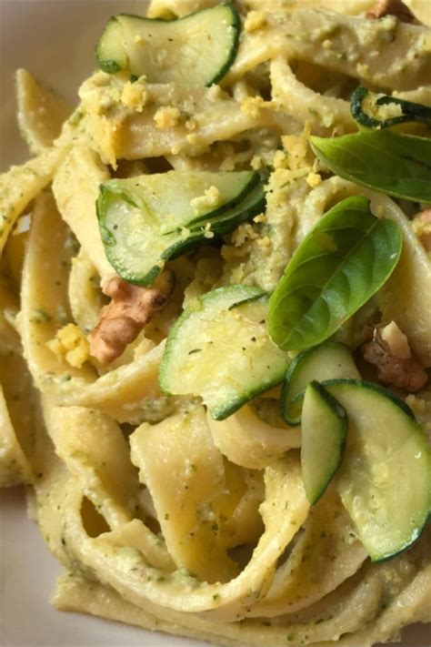 TAGLIATELLE CON CREMA DI ZUCCHINE E LIMONE | Ricette di pasta, Cibo etnico, Foodie