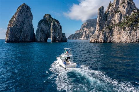 Private boat tour of the island of Capri – MARrecreo Boat Experiences