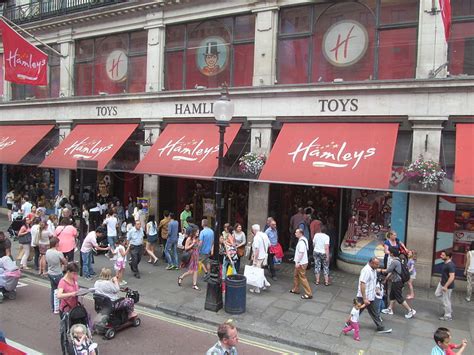 Un étage entier de Hamleys à Londres consacré à Harry Potter | Topito