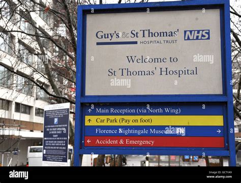 Parking at hospitals. Parking signs at St Thomas' Hospital Stock Photo ...