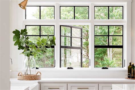 What is a Casement Window? A Homeowner’s Guide