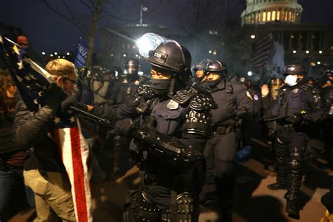 PHOTOS: Riot at the Capitol - WTOP News