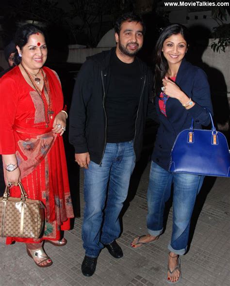 Bollywood: Shilpa Shetty With Husband Raj Kundra In Pics And Wallpaper 2011