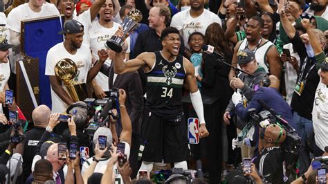 28+ Giannis Antetokounmpo Mvp Trophy Pics – All in Here