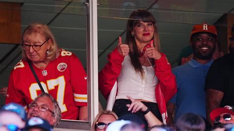 Did Taylor Swift Record a New Song After Breaking Up with Travis Kelce? - ReportWire