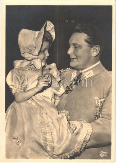 Edda gratuliert / Hermann Göring with his daughter. Foto und Verlag | Darabanth Auctions Co., Ltd.