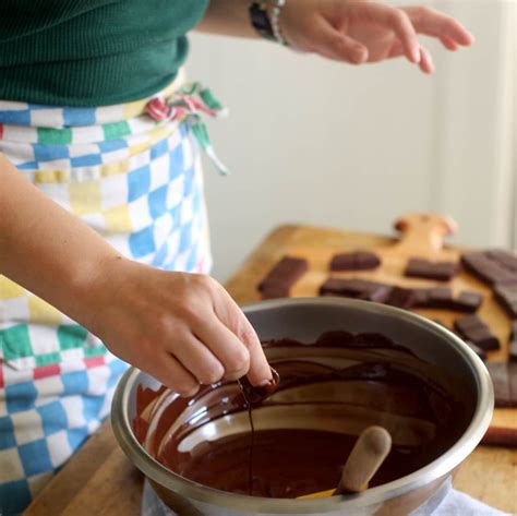 The Best Chocolate for Melting & Dipping: Pro Tips from a Pastry Chef ...