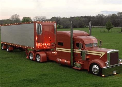 VIDEO: Impressive Custom Big Rigs