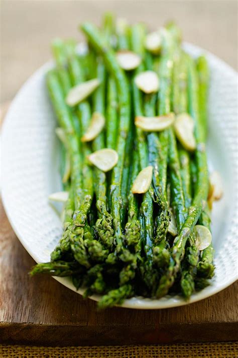 Garlic Roasted Asparagus | Easy Delicious Recipes