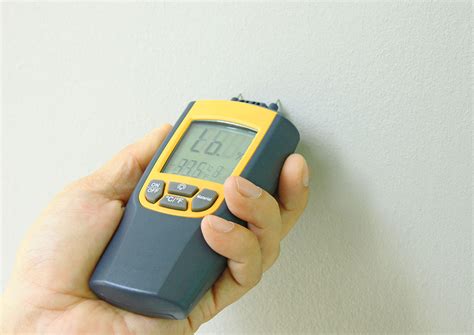 How To Use A Damp Meter