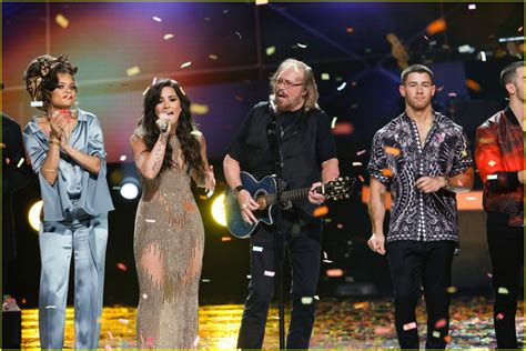 Watch the Bee Gees' Barry Gibb Perform at Grammy Tribute!: Photo ...