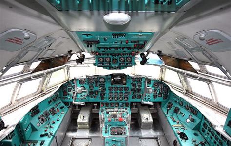 Ilyushin Il-62 Cockpit | Ilyushin il 62, Helicopter cockpit, Aircraft