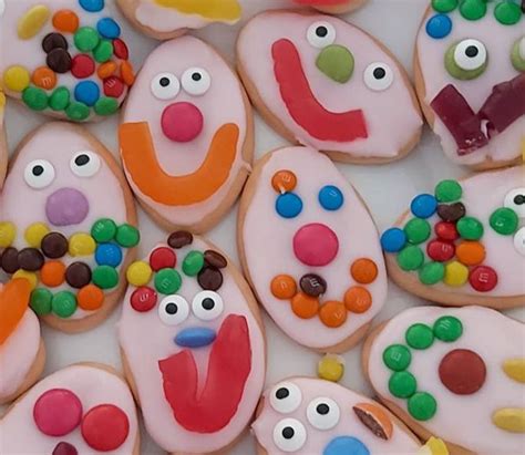 DIY Decorated Funny Face Biscuits | bunch