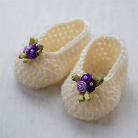 Crochet Cream Flower Baby Booties on Luulla