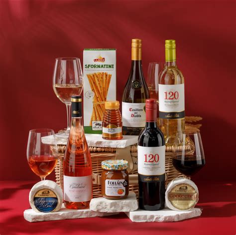 The Ultimate Christmas Wine Selection Hamper - HampersDirect.ie