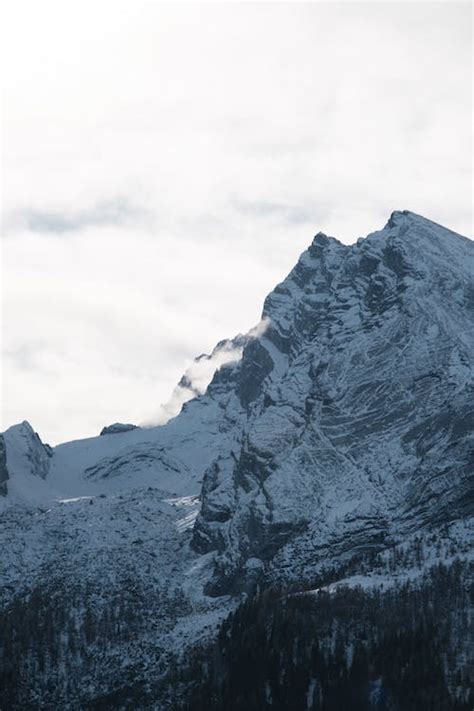 Snowy Mountain Peak · Free Stock Photo