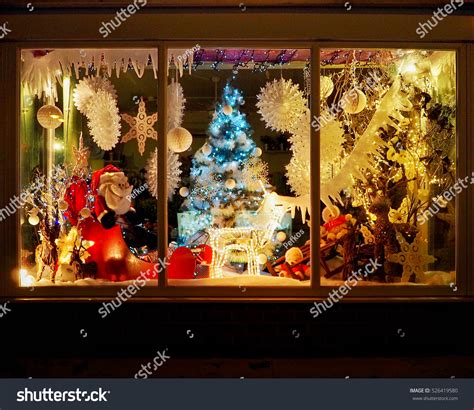 25,162 Christmas Shopping Window Stock Photos, Images & Photography ...