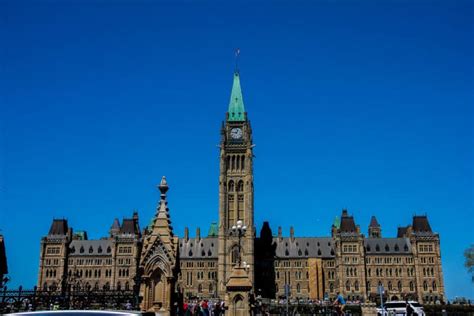 Taking In The Parliament of Canada Tour and How To Get In For Free ...