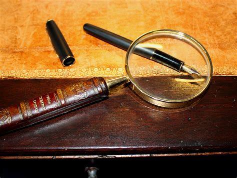 File:Magnifying glass on antique table.jpg - Wikimedia Commons