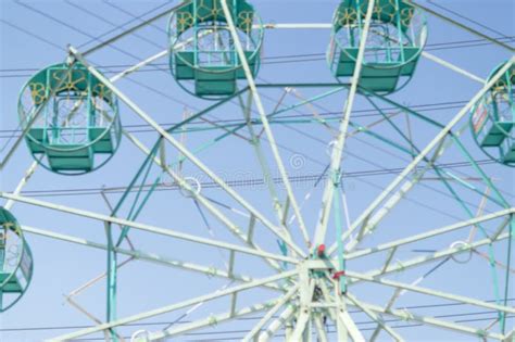 Blurred Green Ferris Wheel in the Park Stock Photo - Image of round, defocused: 183418458