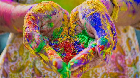 Holi 2021: Holika Dhahan, cool drinks and colours; know wellness ...