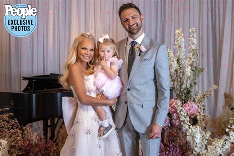 Kristin Chenoweth, Josh Bryant Married In Texas Wedding: